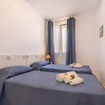 Simona *